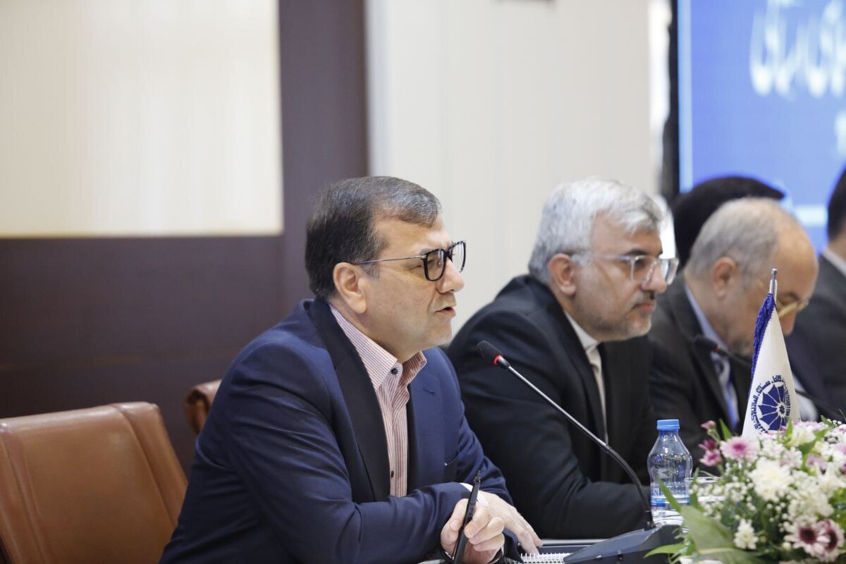 از صبح امروز، دومین نشست منطقه‌ای دیپلماسی استانی با نخستین پنل کارشناسی و حضور استاندار خراسان رضوی، جمعی از سفرای ایران در کشور‌های همسایه، صادرکنندگان نمونه ملی، مسئولان نهاد‌های اقتصادی و فعالان بخش خصوصی برگزار شد.