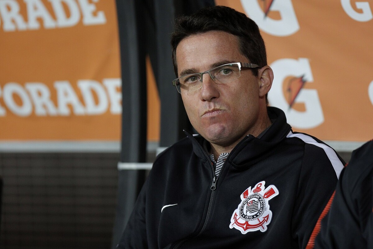 باشگاه پرسپولیس تنها ۲۴ ساعت به اوسمار ویرا مهلت داد تا تصمیم خود برای بازگشت به پرسپولیس را نهایی کند.