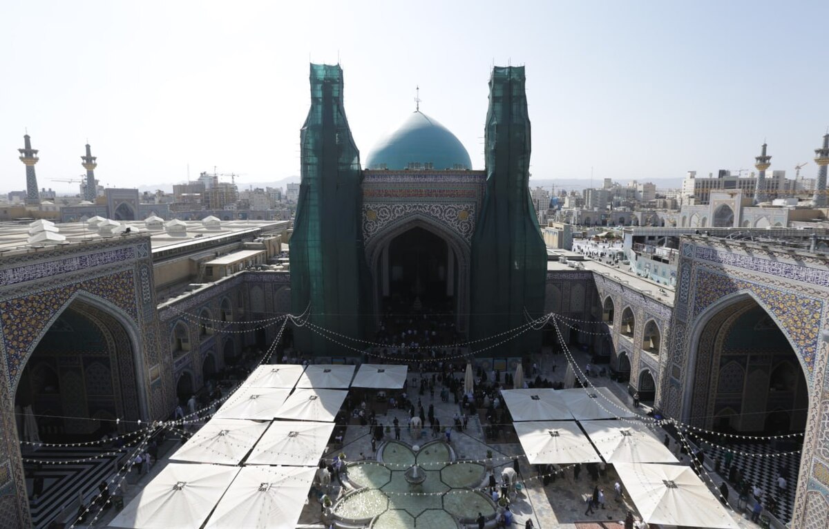 پس از اجرای موفق عملیات مرمت گنبد فیروزه‌ای مسجد تاریخی گوهرشاد و ایوان‌های شرقی و غربی و دارالسیاده صحن گوهرشاد، سازمان عمران و نگهداری حرم مطهر رضوی، پروژه مرمت و بازسازی کاشی‌کاری‌های دو گلدسته این مسجد فاخر را آغاز کرد.