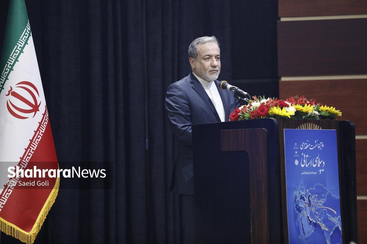 وزیر امور خارجه گفت: ما تمام‌قد در وزارت امور خارجه در خدمت این راهبرد دیپلماسی استانی هستیم؛ به‌خصوص در زمانه کنونی که اولویت اول ما، منطقه خودمان و کشور‌های همسایه هستند.