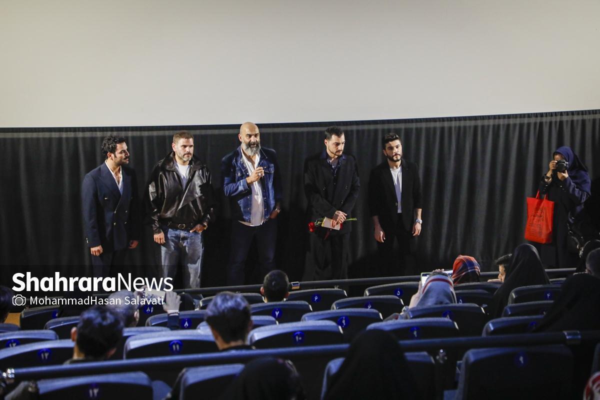 اکران مردمی فیلم «مجنون»، روایتی از زندگی شهیدان «مجید و مهدی زین‌الدین» در دوران هشت سال دفاع مقدس، با حضور عوامل و بازیگران، در مشهد برگزار شد. 