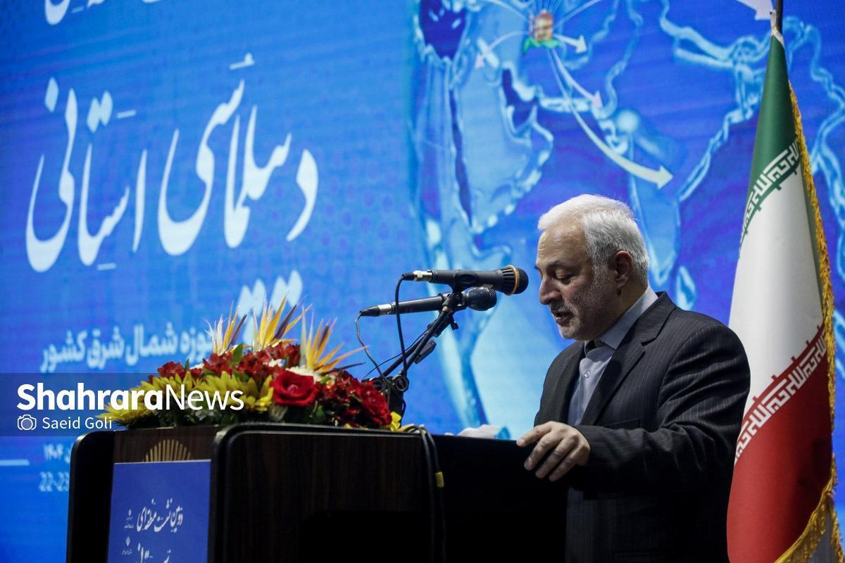 در حاشیه دومین نشست منطقه‌ای دیپلماسی استانی، سفیران ایران در روسیه و قرقیزستان از تقویت روابط تجاری، ترانزیتی و فناورانه با این کشور‌ها گفتند و معاون کنسولی وزارت خارجه نیز خواستار رفع موانع پیش‌روی بخش خصوصی در تعاملات بین‌المللی شد.