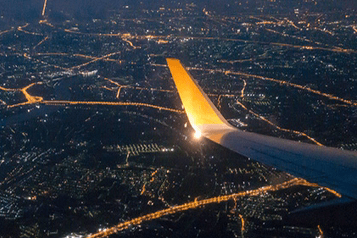 آسمان کشور در مناطق مختلف هم‌اکنون میزبان پروازهای داخلی و خارجی است.