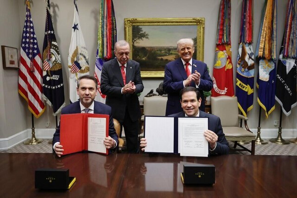 وزیر انرژی ترکیه و وزیر خارجه آمریکا توافقی در زمینه همکاری هسته‌ای غیرنظامی امضا کردند.