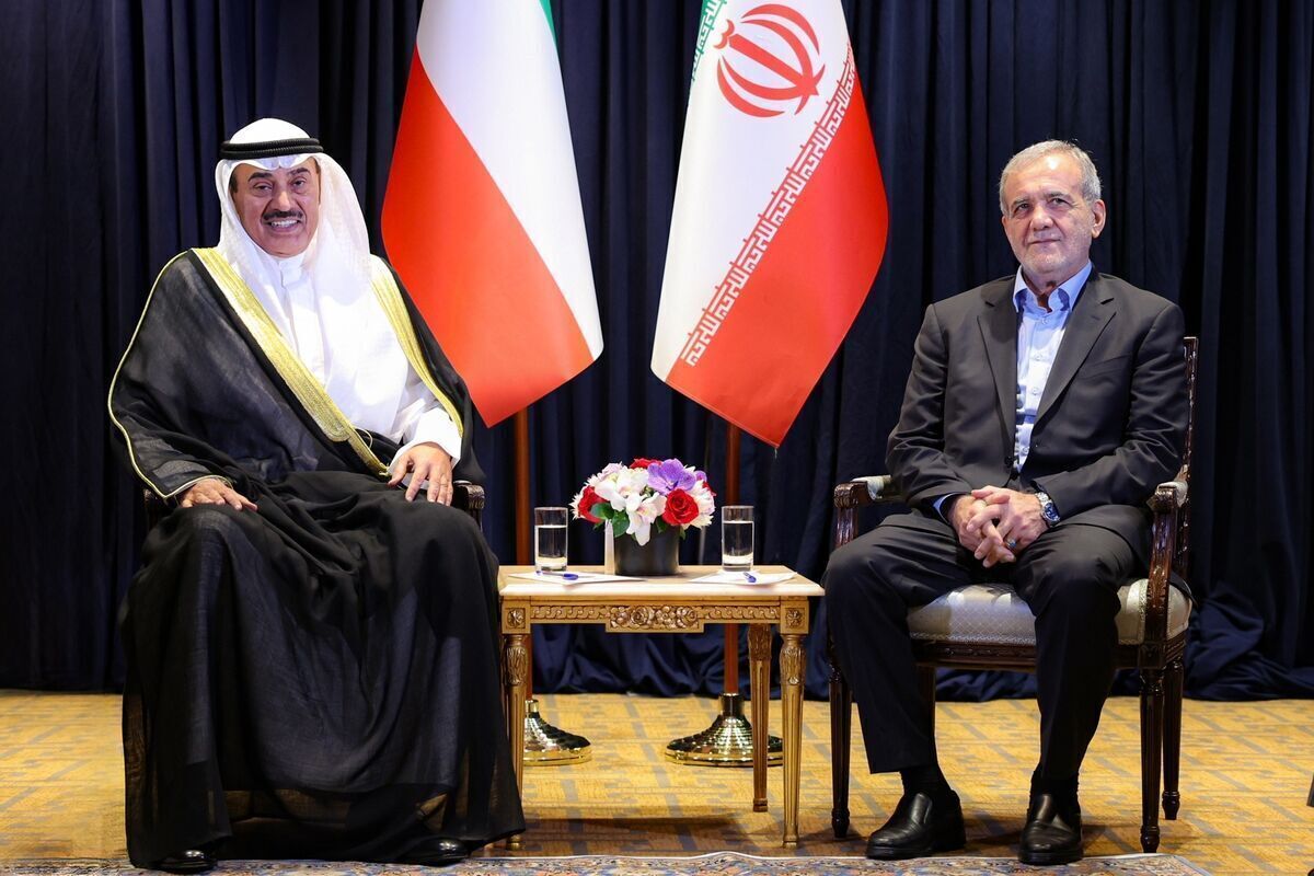 مسعود پزشکیان رئیس جمهوری اسلامی ایران در حاشیه هشتادمین مجمع عمومی سازمان ملل متحد در نیویورک، روز جمعه به وقت محلی با «شیخ صباح خالد الحمد الصباح» ولیعهد کویت در محل اقامت خود دیدار و گفت‌و‌گو کرد.