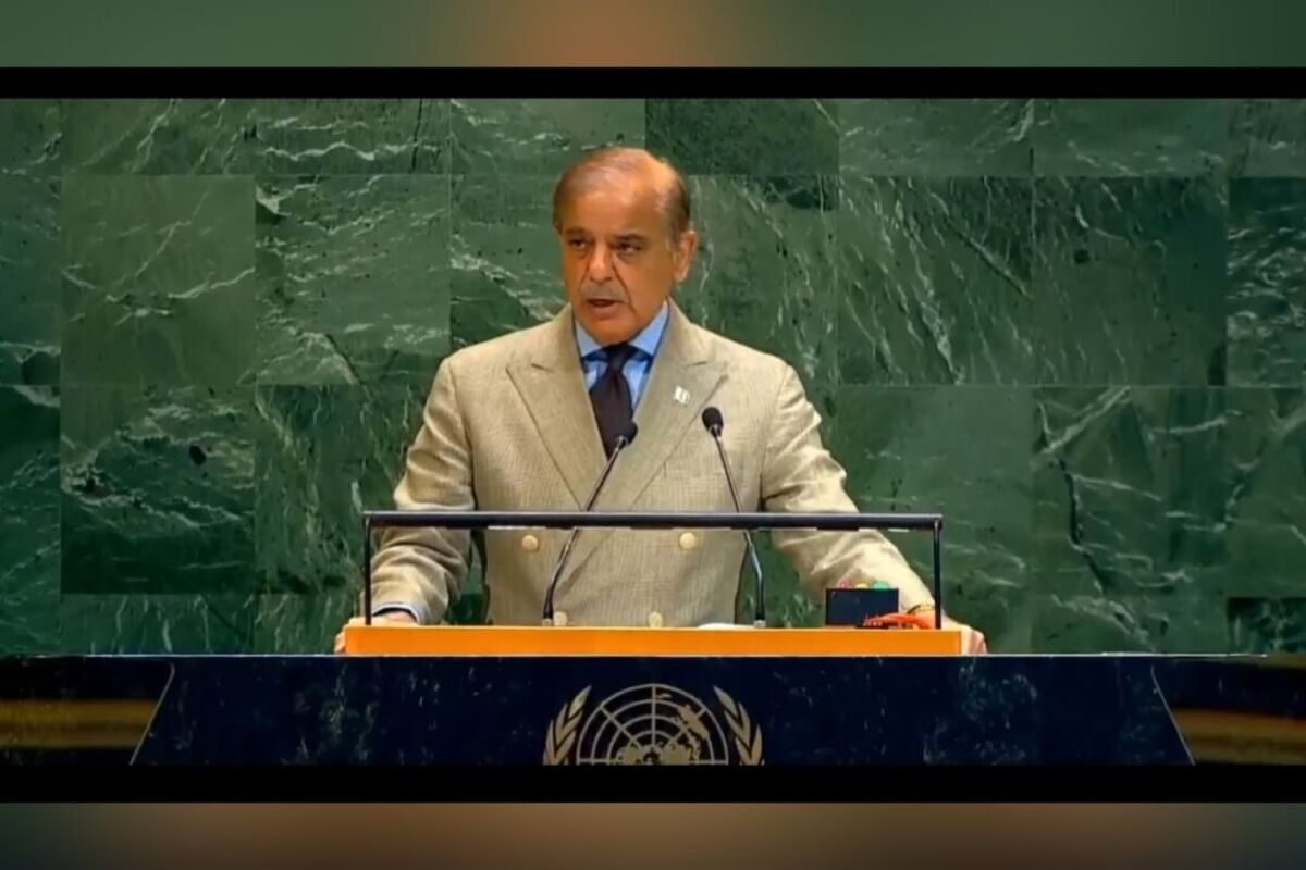 نخست وزیر پاکستان با تاکید بر تعهد کشورش برای ثبات منطقه‌ای و حل مسالمت‌آمیز تمامی منازعات با هند، از جمهوری اسلامی ایران برای حمایت از دیپلماسی صلح قدردانی کرد و گفت: زمان پایان اشغالگری اسرائیل فرا رسیده است و ما به حمایت از آزادی فلسطین ادامه خواهیم داد.