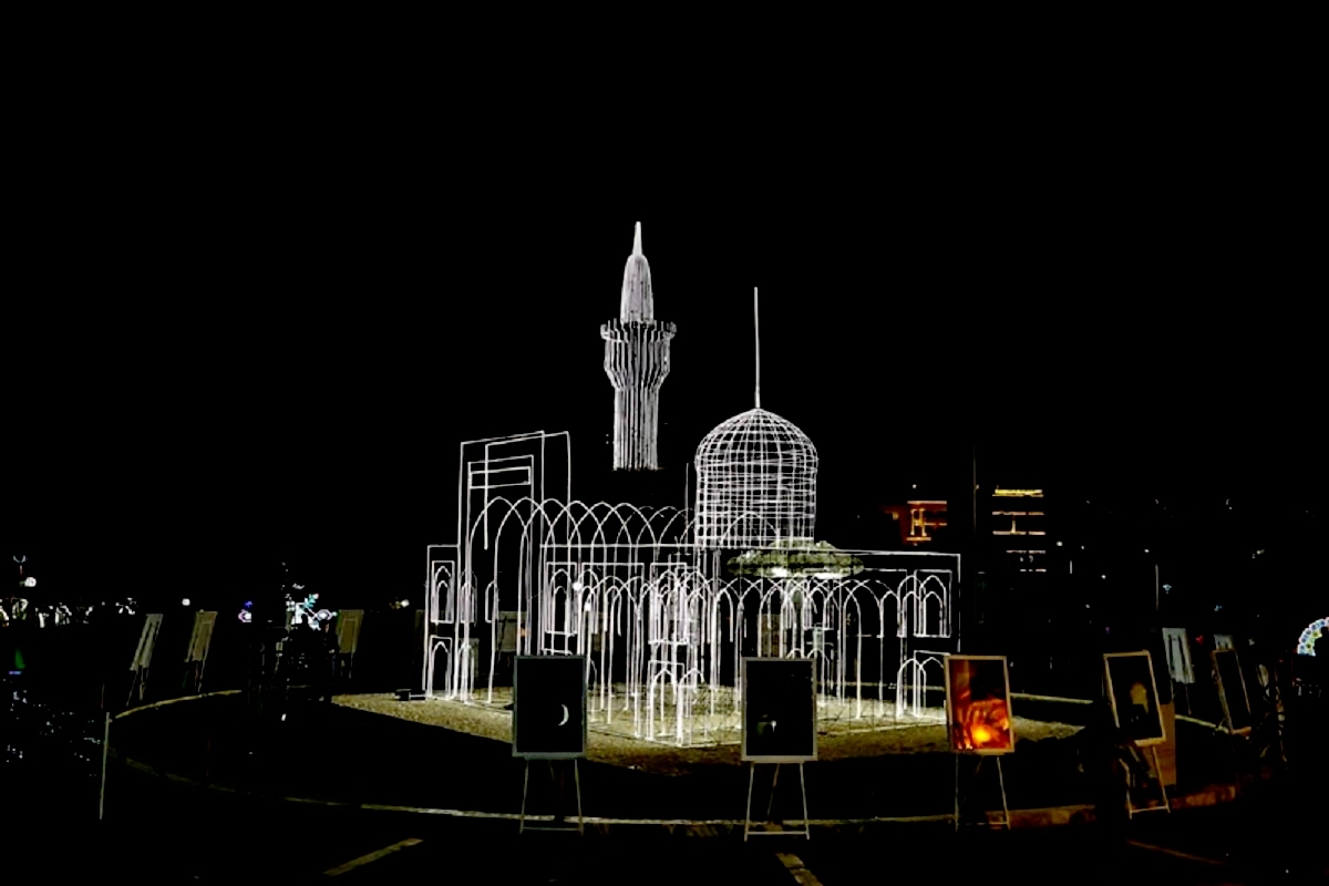 مشهدالرضا(ع) یکی از آن مقاصدی است که همیشه هم زائران ایرانی و هم زائران کشور‌های مختلف را در هر روز از سال به سوی خود کشانده است. حالا با فرارسیدن روز جهانی گردشگری، فرصتی در اختیار ماست تا ببینیم وضعیت امروزمان در زیرساخت‌های میزبانی از مسافران چگونه است، کدام ظرفیت‌ها باید بیشتر موردتوجه باشد و چه مسیری پیش رو داریم.