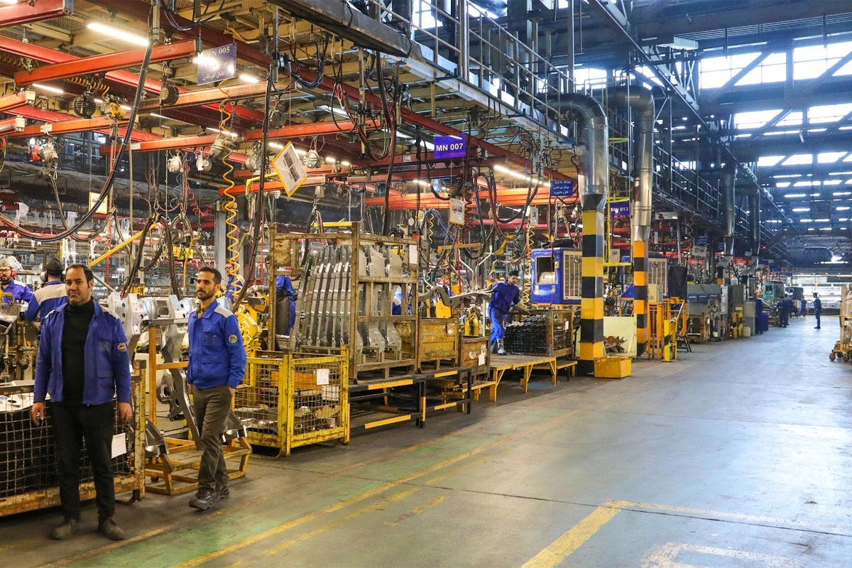 نگاه به گزارش شاخص‌های اقتصادی خراسان رضوی نشان می‌دهد که اقتصاد استان در فصل بهار ۱۴۰۴ چهره‌ای متناقض و چندلایه به نمایش گذاشته است.