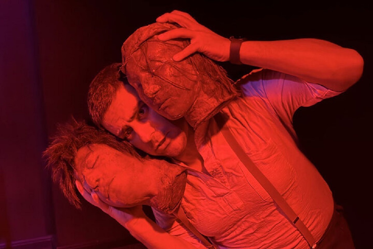 نمایش «هملت قاتل» مسعود طیبی در جشنواره‌ای تئاتری در کشور ترکیه روی صحنه می‌رود.