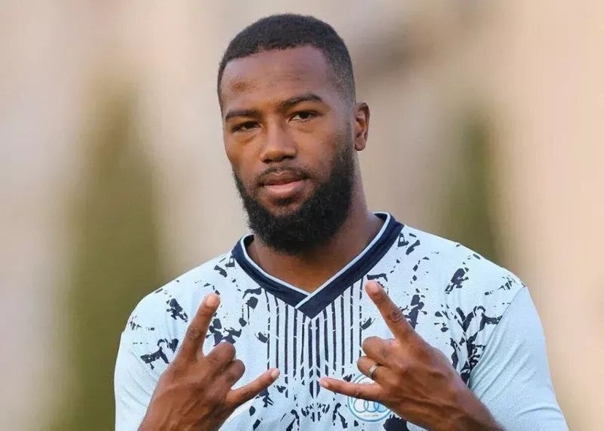 داکنز نازون، مهاجم اهل هائیتی استقلال طی ۲۷۰ دقیقه حضور در ترکیب استقلال هیچ گلی به ثمر نرسانده است.