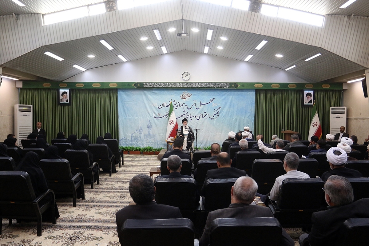 نماینده ولی‌فقیه در خراسان رضوی در نشست نخبگان مشهد با تأکید بر اینکه «فرهنگ دفاع مقدس رمز اقتدار انقلاب اسلامی است»، گفت: بقای ۴۵ ساله نظام جز با امداد‌های الهی، ایثار ملت و تدبیر رهبری میسر نبوده و امروز نیز انتخابات، دروازه اصلی مردم‌سالاری دینی و سنگر پاسداری از این دستاوردهاست.