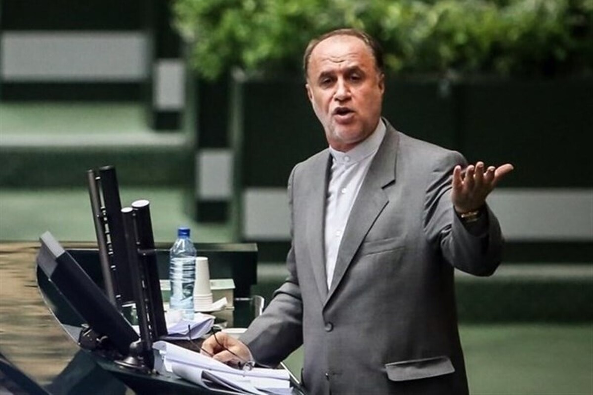 نایب رئیس مجلس شورای اسلامی با بیان اینکه آمریکا و تروئیکای اروپایی بین دیپلماسی و تقابل دیکتاتوری، در نهایت تقابل و دیکتاتوری را انتخاب کرد، گفت: جمهوری اسلامی ایران هم  اقتدار، عقلانیت، ایستادگی  و دفاع را انتخاب می‌کند.