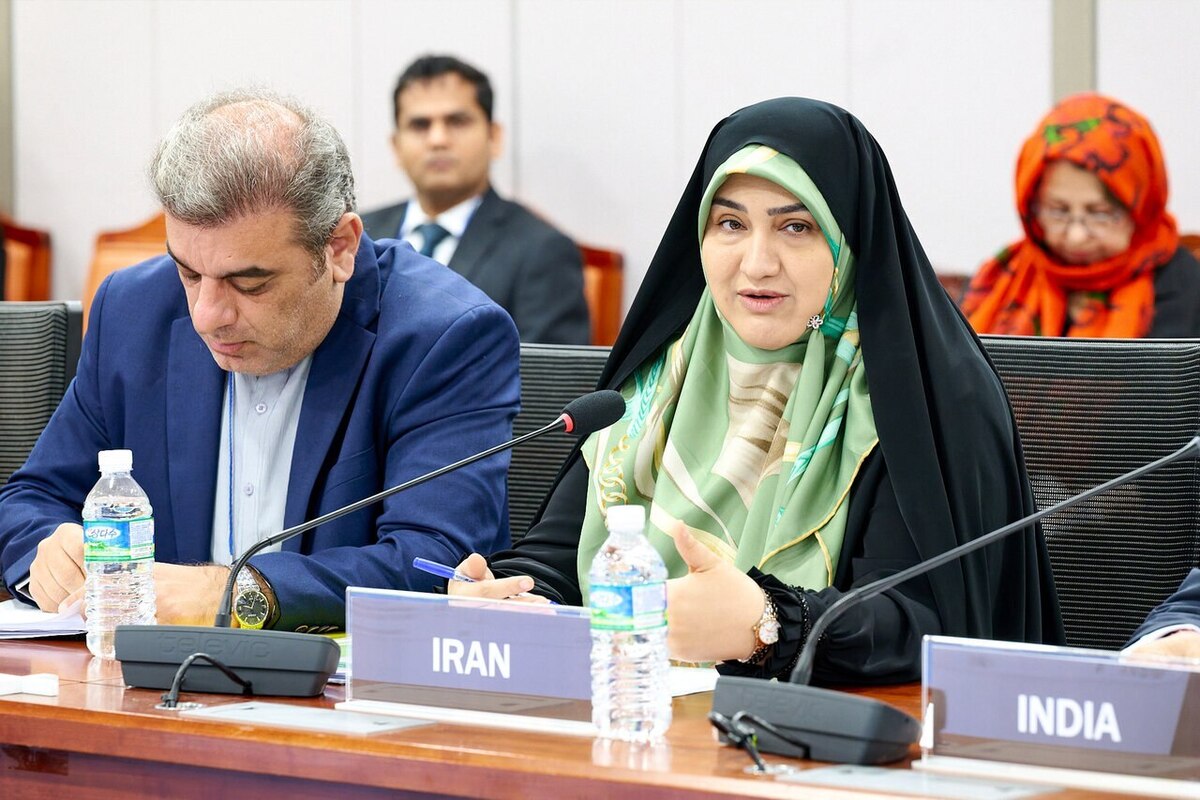 در بیست‌ویکمین کنفرانس اپسد (APPCED) با شعار «با هم برای تاب‌آوری اقلیمی»، ایران موفق به تصویب ابتکار عملی مهم در بیانیه پایانی اجلاس شد که بر لزوم حفاظت از محیط زیست در برابر تحریم‌ها و اقدامات قهریه تأکید دارد. این دستاورد، نتیجه مذاکرات فشرده و تلاش‌های مستمر هیئت پارلمانی ایران در کمیته تدوین بیانیه نهایی بود.