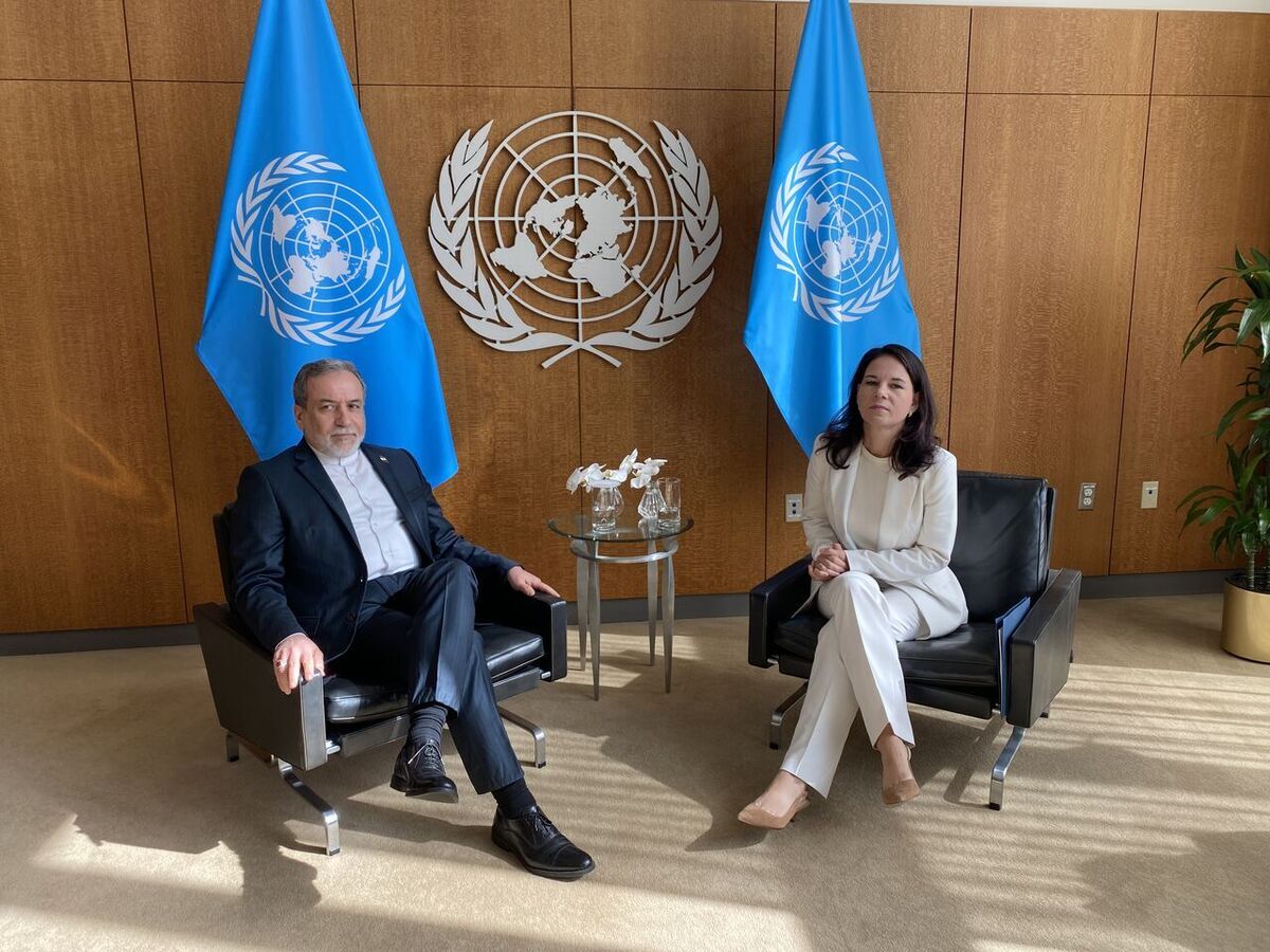 وزیر امور خارجه در حاشیه مجمع عمومی سازمان ملل متحد با رئیس مجمع عمومی دیدار و گفت‌و‌گو کرد.