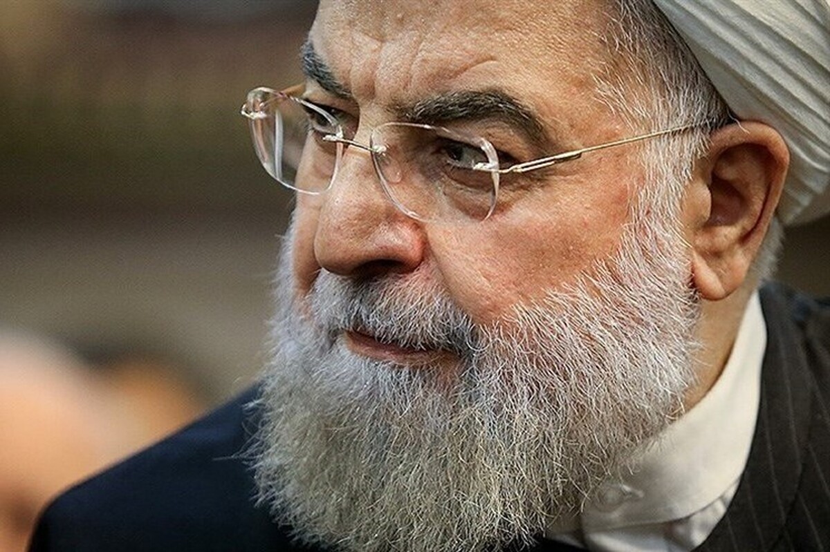 حسن روحانی آقای سعید جلیلی را به مناظره خواند و مدعی شد که او صدها میلیارد دلار به کشور خسارت زد و مردم را فقیرتر کرد.