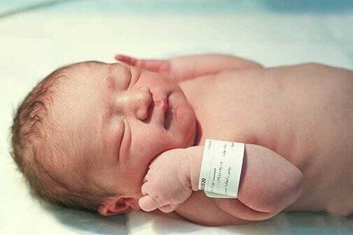 نشست ویژه بررسی پرونده فوت ۲ نوزاد در بیمارستان شهید بهشتی انزلی امروز (شنبه) برگزار شد و تمامی اقدامات درمانی و روند رسیدگی به‌طور کامل ارزیابی و پرونده‌ها برای سیر قانونی به مراجع ذی‌صلاح ارجاع شد.