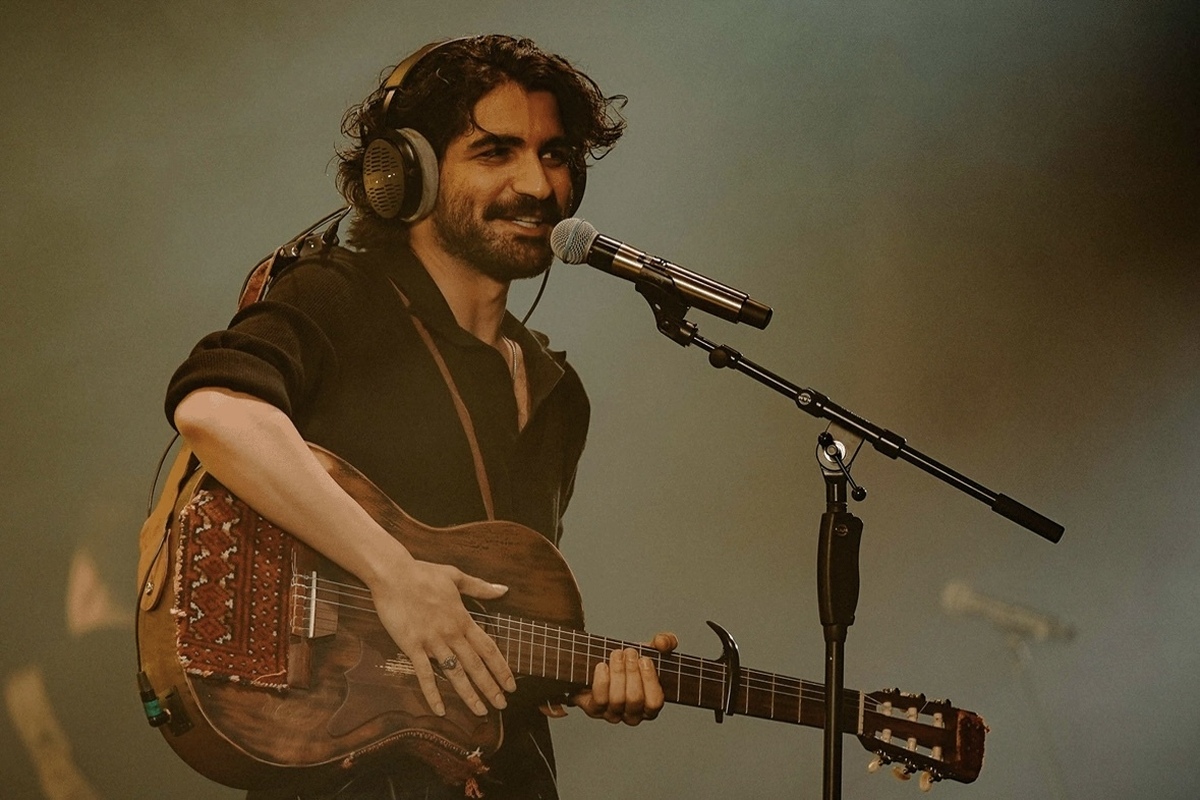 با انصراف خواننده‌ای که قرار بود صدای ابتدایی سریال «بامداد خمار» باشد، پروژه این تیتراژ به نقطه‌ی توقف رسیده و بحث و گمانه‌زنی‌ها درباره جایگزین‌ها بالا گرفته است.