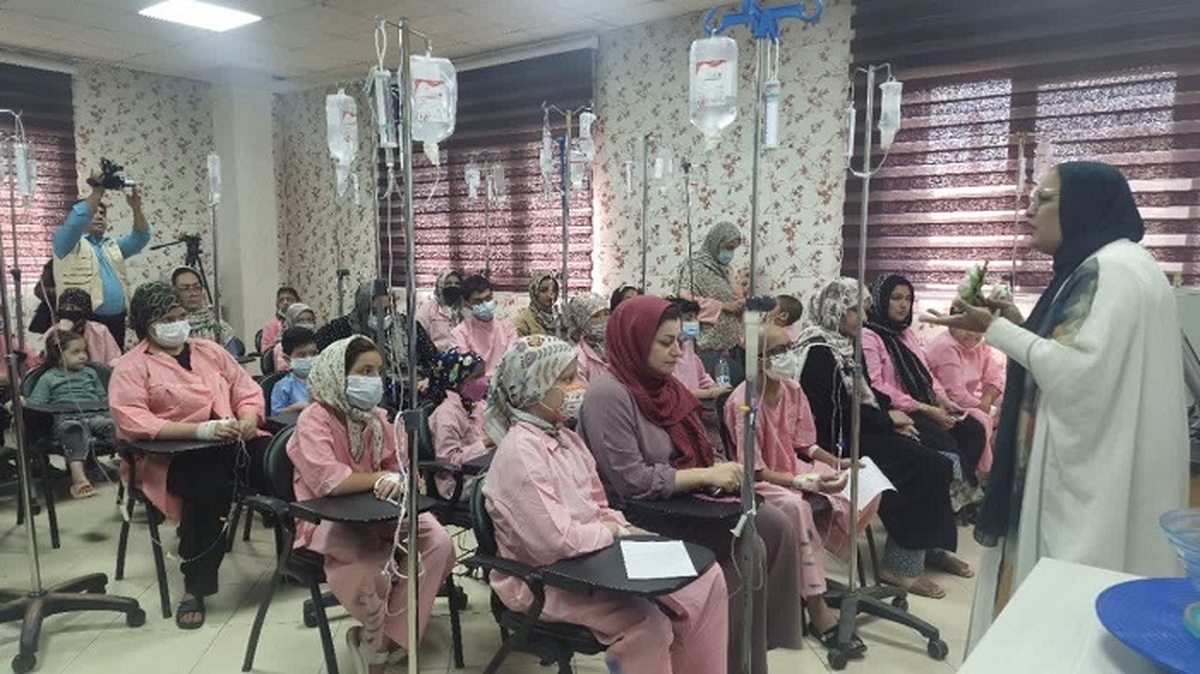 نواختن زنگ مدرسه در بخش هماتولوژی بیمارستان دکتر شیخ مشهد (۶ مهر ۱۴۰۴)