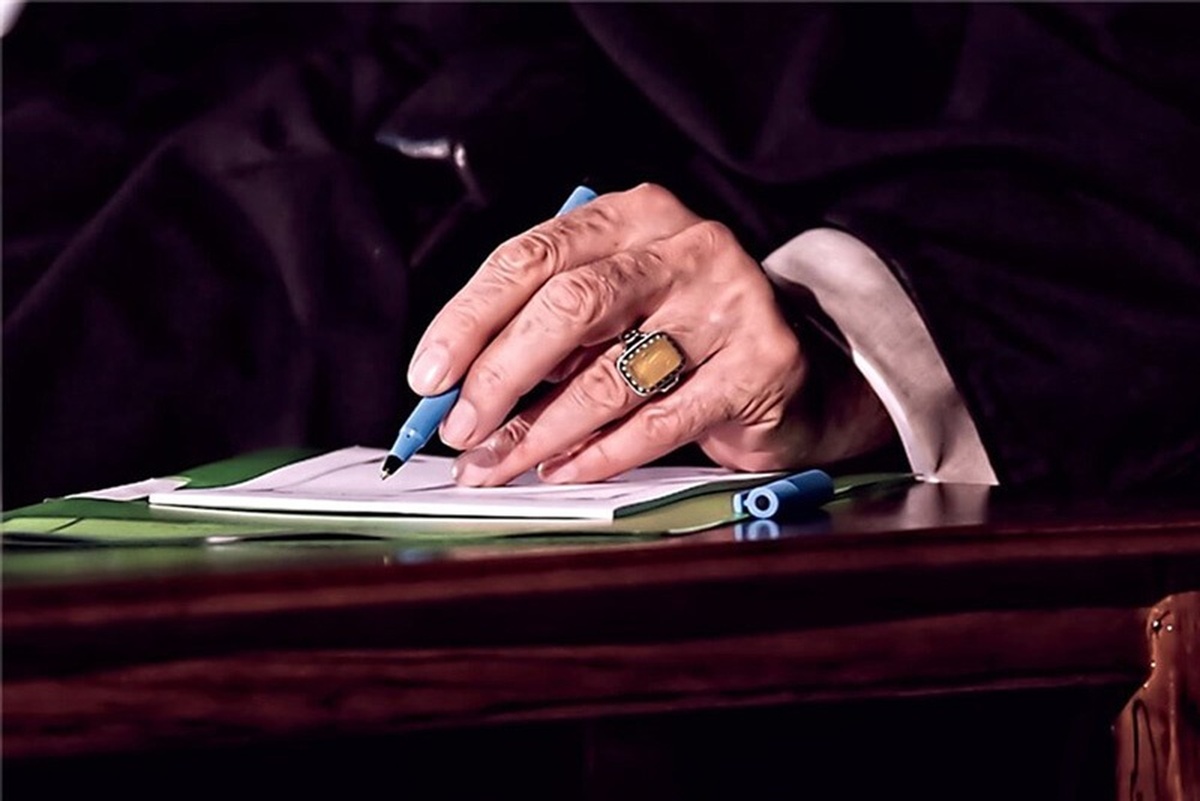 «تجلیل از شهدا و خانواده‌هایشان »، «اهمیت صداقت در روایت»، «نقش عرفان جهادی» و «تشویق به ثبت خاطرات» ویژگی تقریظ‌های رهبر معظم انقلاب اسلامی بر بیش از ۷۰ اثر در حوزه دفاع مقدس و ادبیات پایداری بوده است.