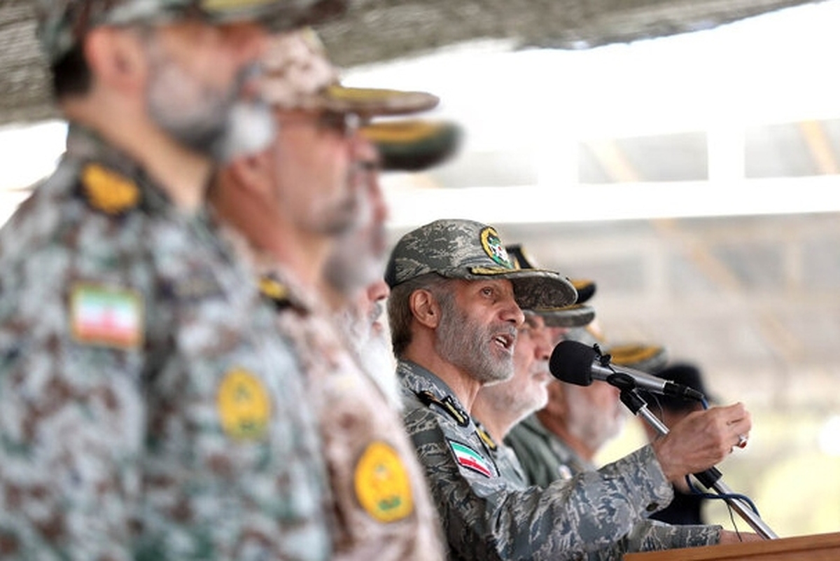 فرمانده کل ارتش با بیان اینکه به صورت مستمر دشمن را زیر نظر داریم و با هر کار اشتباه او به شدت برخورد خواهیم کرد، گفت: دشمن بداند ملت ایران با ظرفیت ها، توانایی‌ها و آرمان‌های بلند خود پیروز خواهد شد.