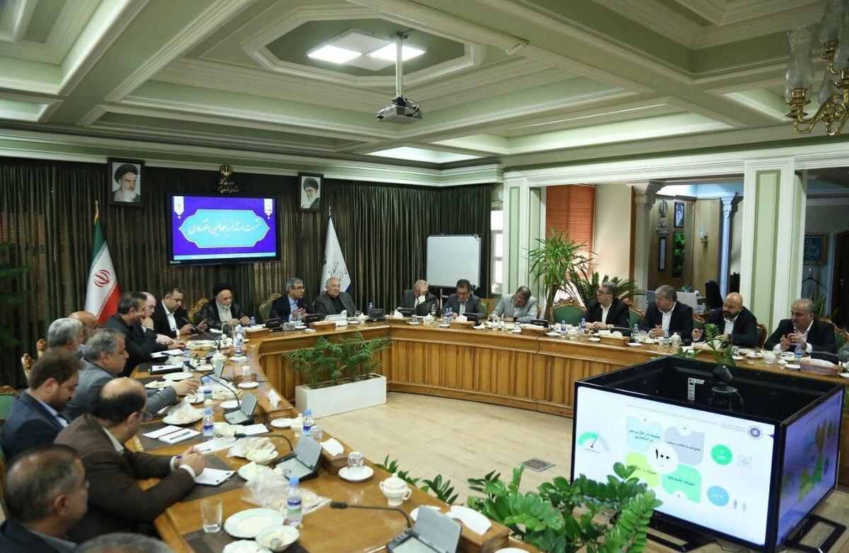 چهاردهمین نشست «یکشنبه‌های اقتصادی» استاندار خراسان رضوی با دو دستورکار «بررسی چالش‌های صنعت سنگ» و «رسیدگی به مشکلات فعالان صنف کاغذ، کارتن و صنایع سلولزی»، صبح امروز برگزار شد.