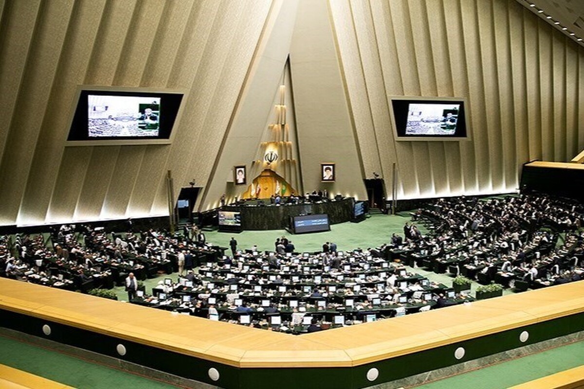 نماینده مردم لنجان در مجلس شورای اسلامی گفت: باید بستر‌های فساد را ببندیم و ساختار‌های زائد اداری را حذف کرده و قوانین دست‌وپاگیر را جمع کنیم و با روحیه جهادی، به ناکارآمدی‌ها پایان دهیم.