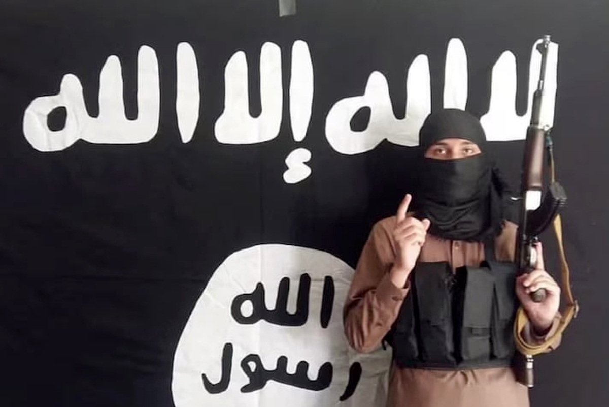 یک رسانه پاکستانی، گزارش داد که محمد احسانی معروف به «انور»، از فرماندهان ارشد داعش شاخه خراسان و عامل اصلی انفجار مرگبار کوچه رسالدار در پیشاور، در حمله‌ای در شهر مزار شریف افغانستان کشته شده است.