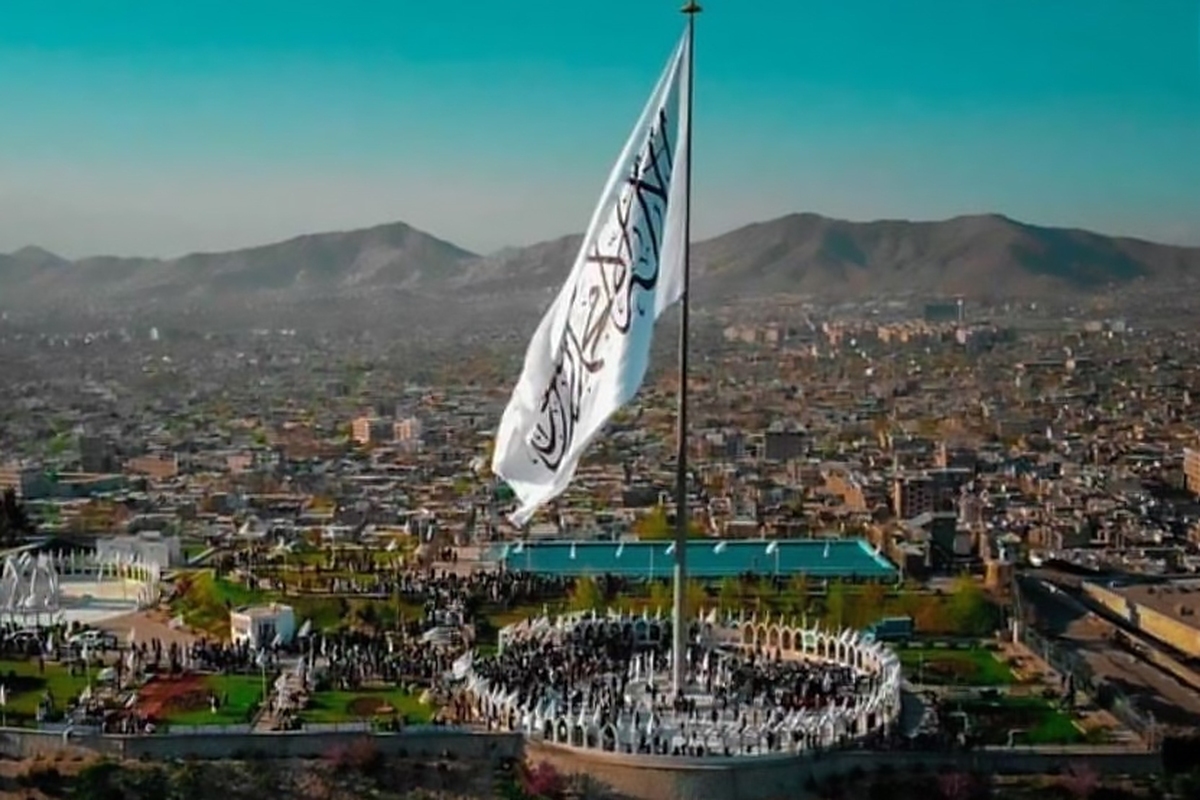 حکومت سرپرست افغانستان از موضع ایران، پاکستان، روسیه و چین در مخالفت با ایجاد پایگاه‌های نظامی خارجی در خاک افغانستان استقبال و تاکید کرد که آنها به دنبال تقویت روابط با کشور‌های منطقه و جهان بر اساس احترام متقابل هستند.