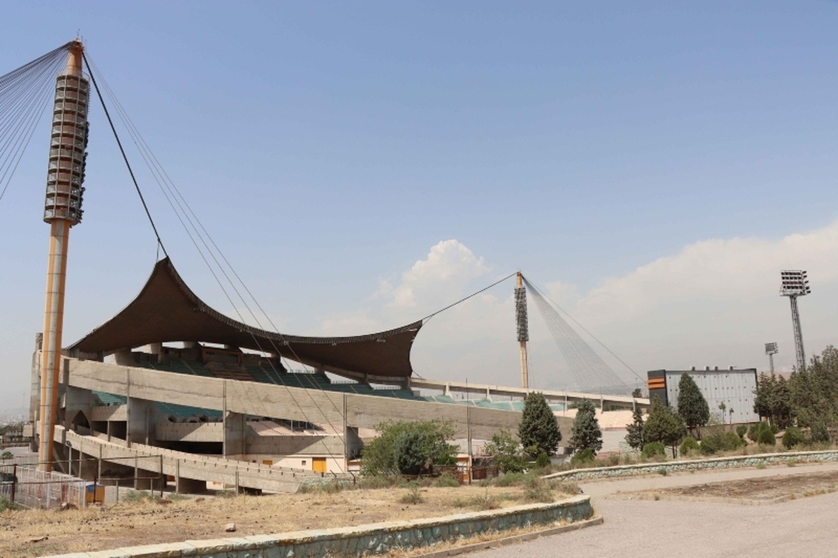 درحالی‌که بعد از بازی پرسپولیس و چادرملو، موج نارضایتی بسیاری از برگزاری بازی در ورزشگاه تختی تهران به‌پا شد، تصمیم‌گیران قصد دارند بازی استقلال مقابل این تیم یزدی را دوباره در تختی برگزار کنند.