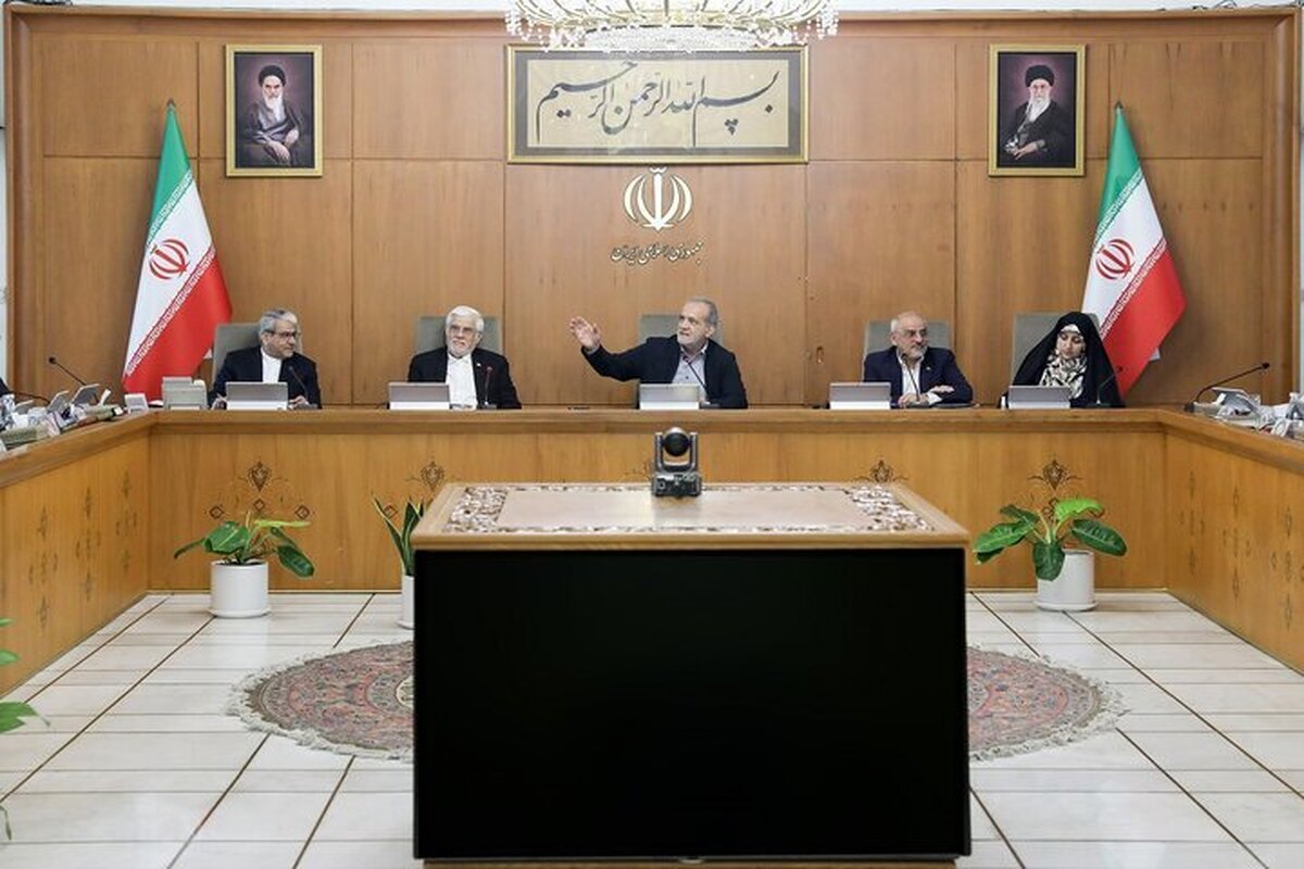 رئیس جمهور در جلسه امروز هیئت دولت گفت: هرگز به مذاکره‌ای که ما را درگیر مسائل و مشکلات جدید کند، تن نخواهیم داد.