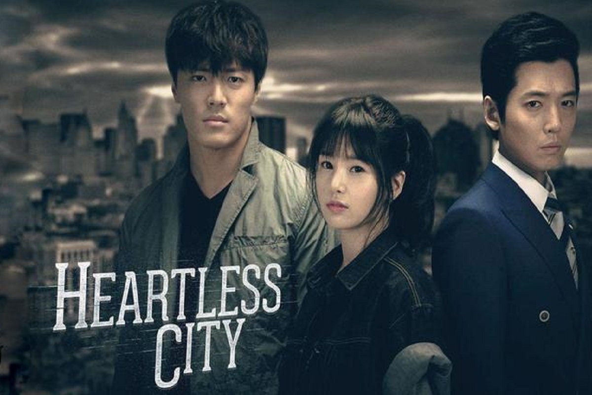 سریال کره‌ای «بدون رحم» داستان جذابی را انتخاب کرده که می‌شود حتی رگه‌های اندکی از فیلم «زنبوردار» با بازی جیسون استتهام را نیز در داستانش دید.