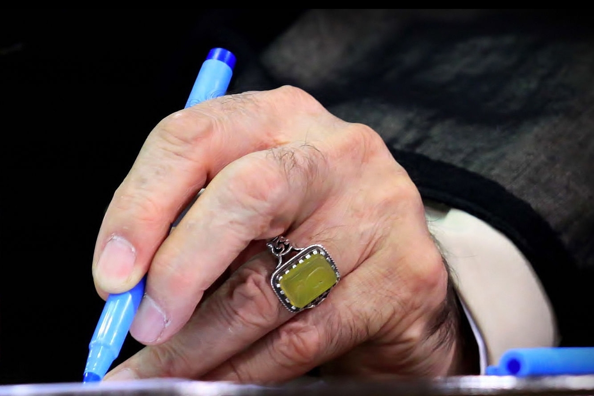 حضرت آیت‌الله خامنه‌ای در پیامی درگذشت همسر مکرّمه‌ی حضرت آیت‌الله سیستانی را تسلیت گفتند.