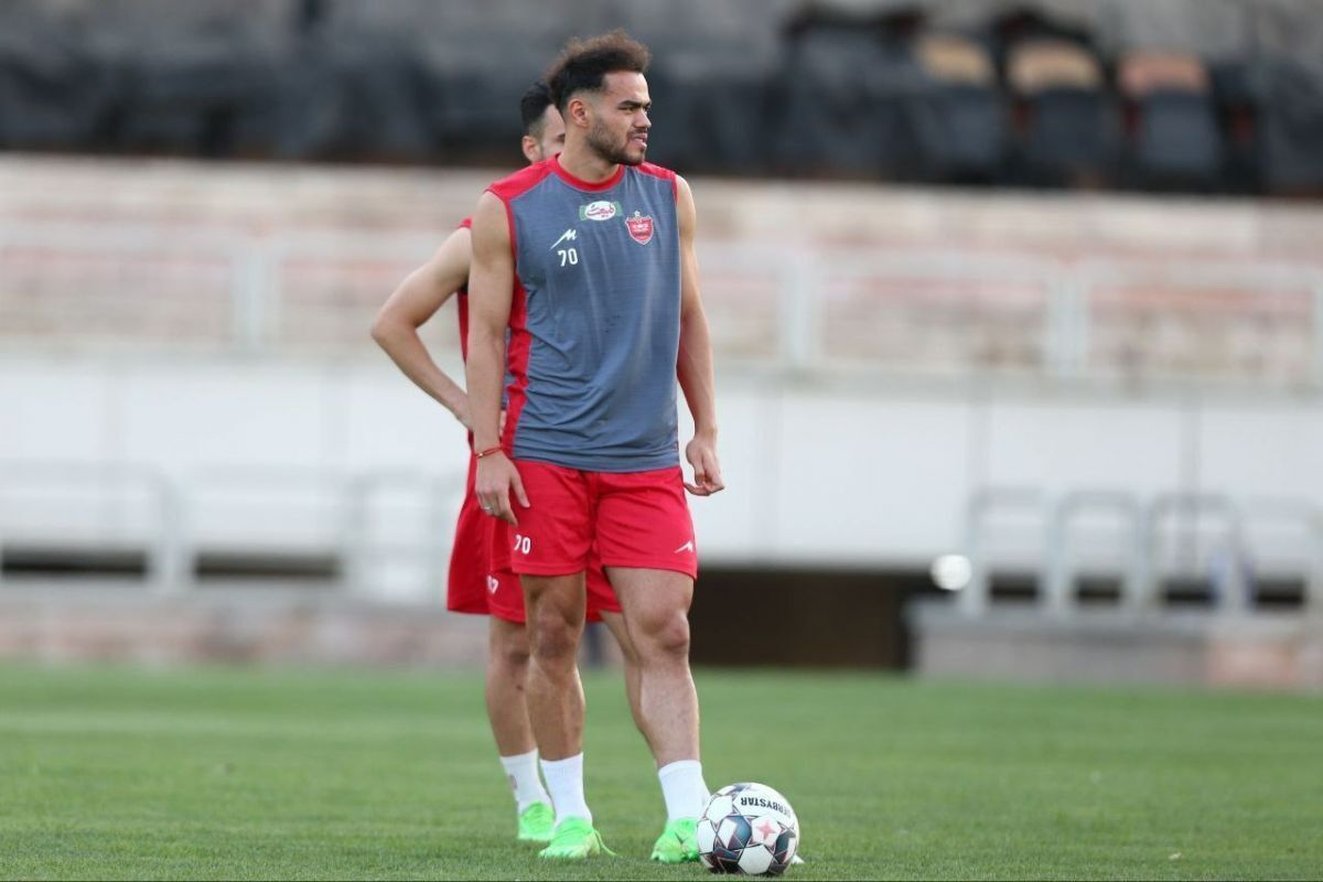 اورونوف پابه‌توپ شد