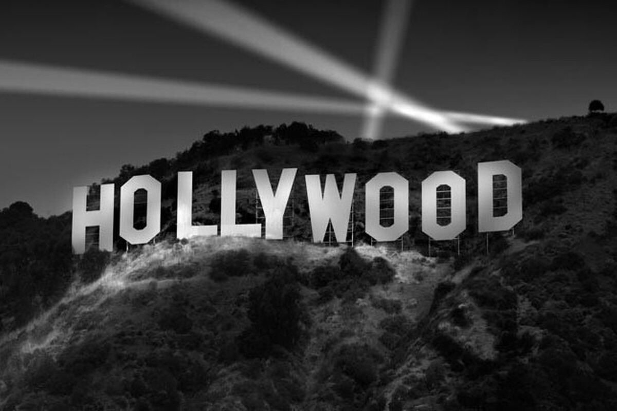 دونالد ترامپ از اعمال تعرفه ۱۰۰ درصدی بر فیلم‌های تولیدشده خارج از آمریکا خبر داد تا هالیوود تقویت شود.