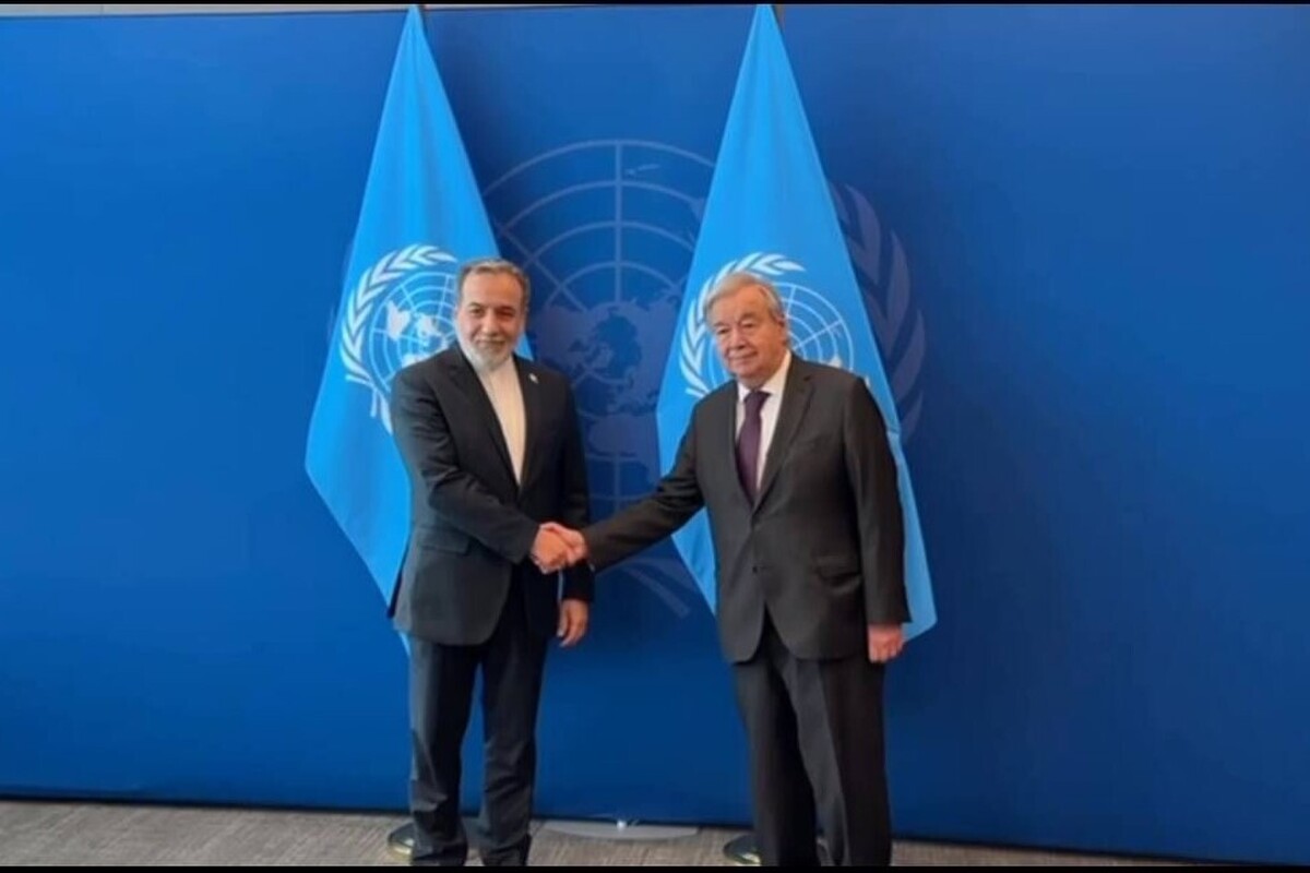 سید عباس عراقچی وزیر امور خارجه جمهوری اسلامی ایران روز دوشنبه به وقت محلی در حاشیه هشتادمین مجمع عمومی سازمان ملل با آنتونیو گوترش دبیر کل این نهاد بین المللی دیدار و گفت‌و‌گو کرد.