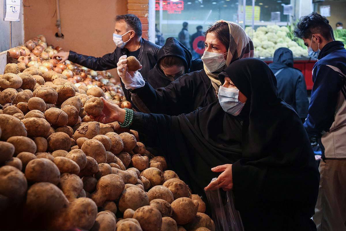 اتحادیه بارفروشان مشهد نرخ عمده‌فروشی میوه و صیفی‌جات در میادین تره‌بار مشهد را اعلام کرد.