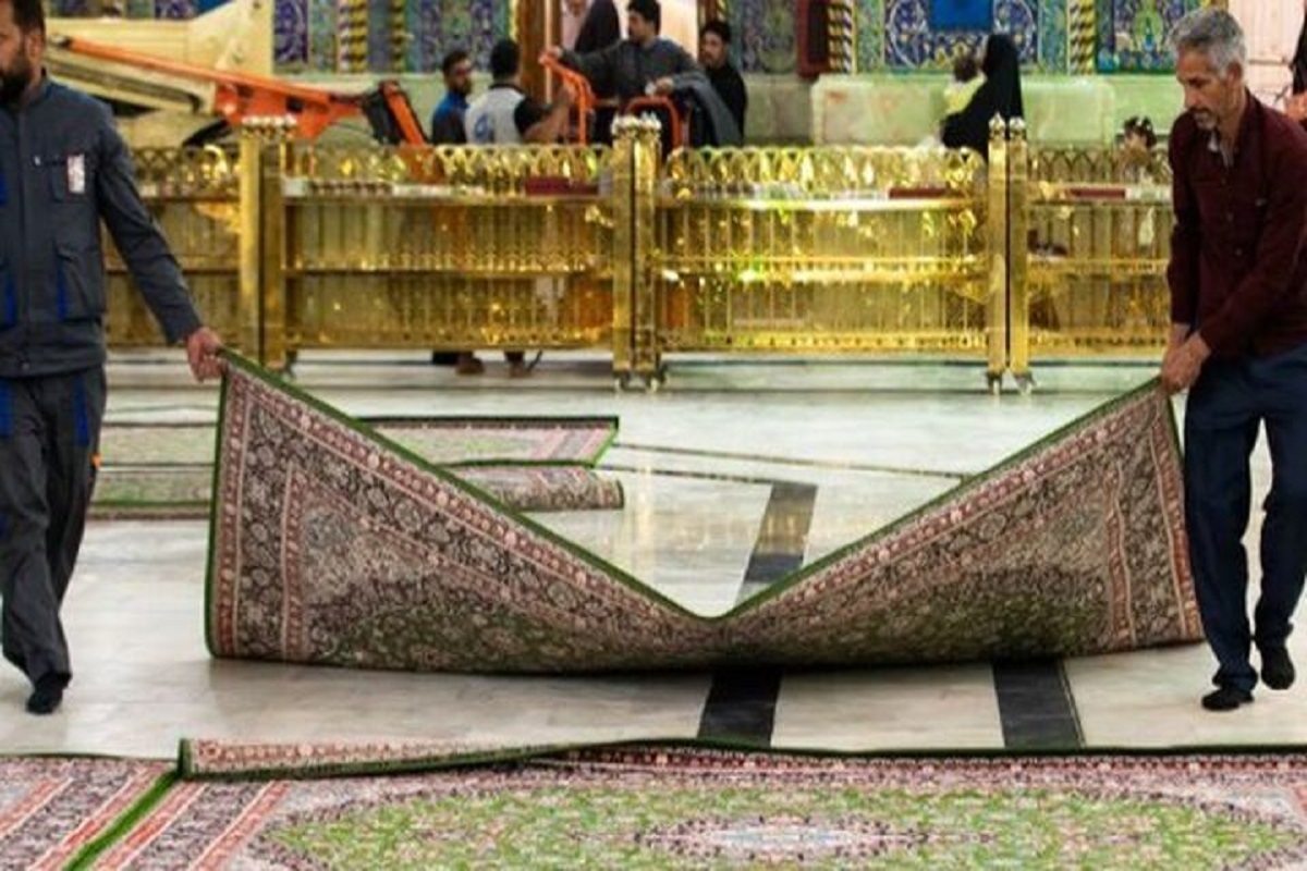 فرش‌های حرم مطهر سیدالشهدا(ع) تعویض شد و به رنگ سبز درآمد.