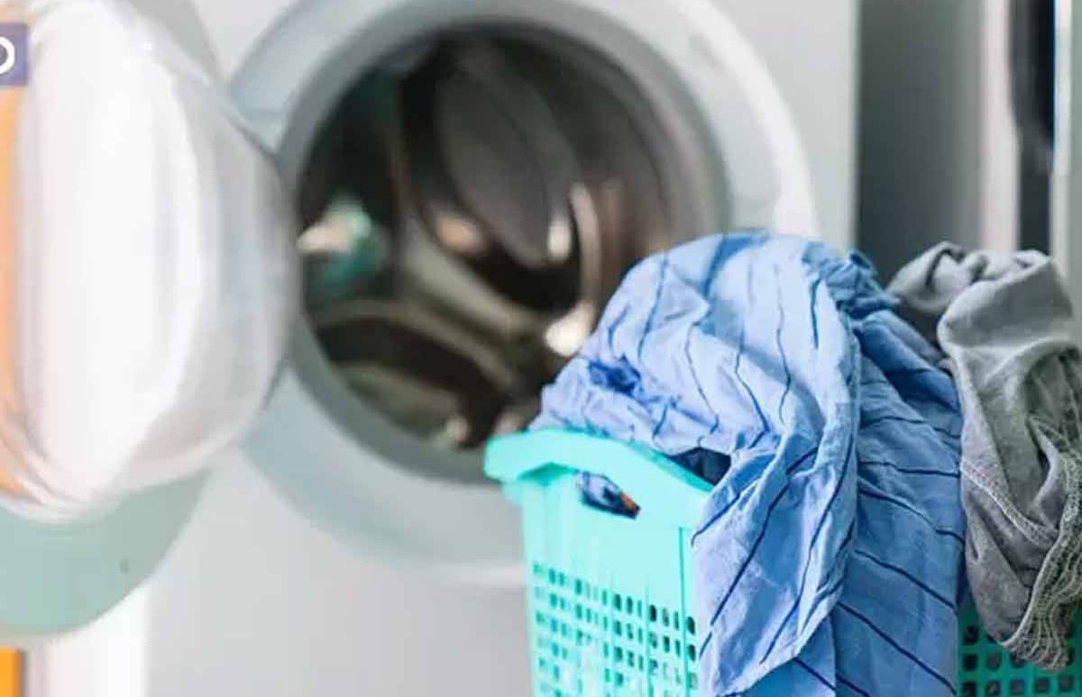 حکم شرعی شستن لباس نجس در ماشین لباس‌شویی چیست؟