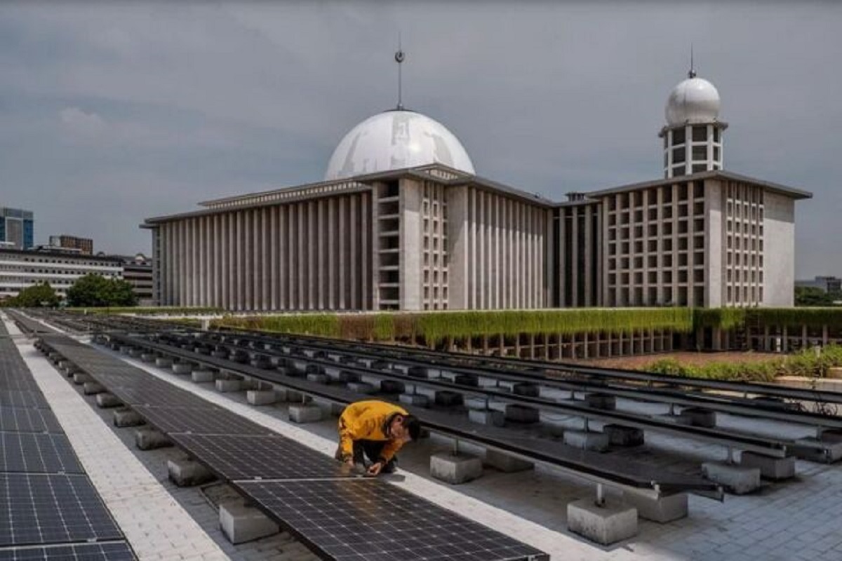 کشور اندونزی به عنوان بزرگ‌ترین کشور با اکثریت مسلمانان، مساجد سازگار با محیط زیست می‌سازد و این بار قرار است مسجدی ساخته شده با پلاستیک بازیافتی و پوسته برنج را افتتاح کند.