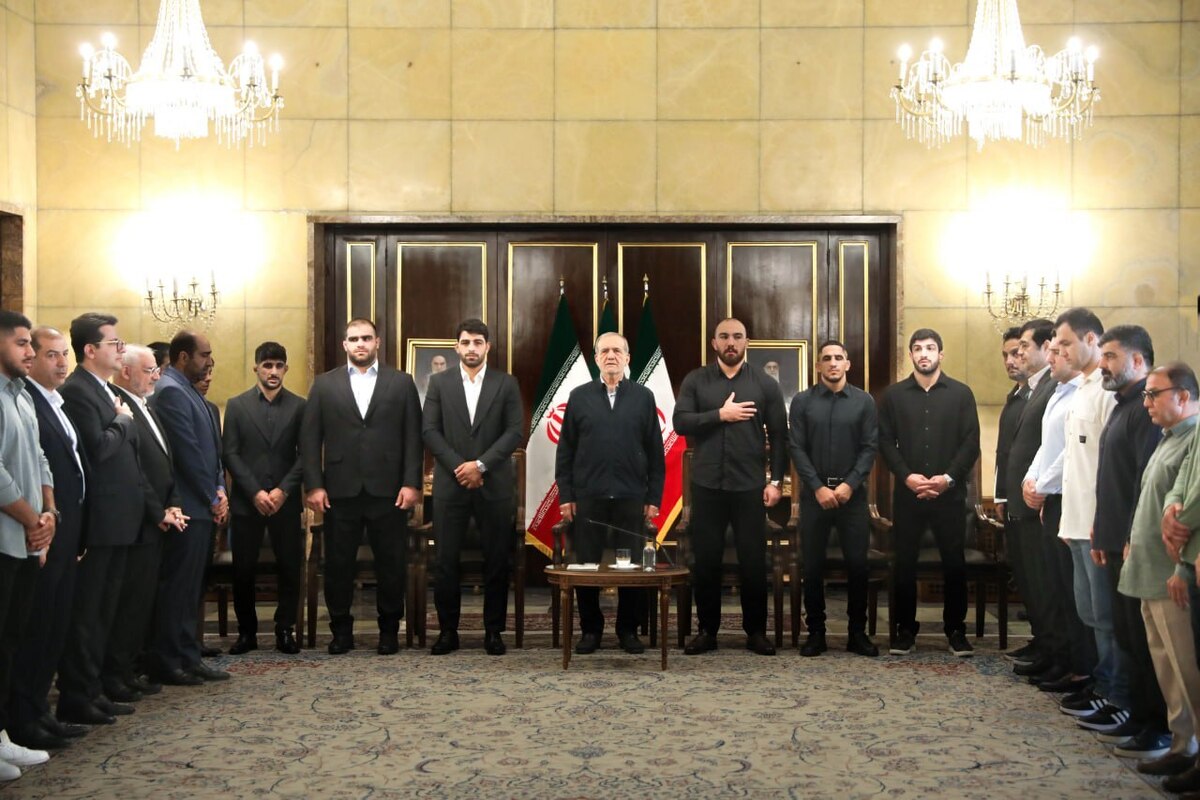 با حضور مسعود پزشکیان، مراسم تجلیل از قهرمانان کشتی در نهاد ریاست جمهوری برگزار شد.