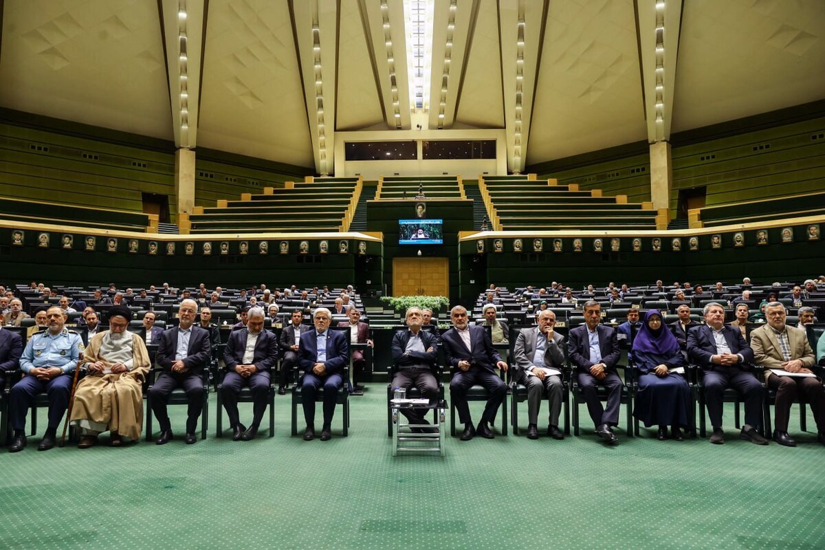 رئیس مرکز پژوهش‌های مجلس شورای اسلامی از تدوین نقشه‌راه یکپارچه چابک‌سازی دولت توسط این مرکز خبر داد و گفت: چابک‌سازی نباید صرفا به موضوعاتی نظیر بازطراحی ساختار دولت، کوچک‌سازی دولت یا خصوصی‌سازی و امثال آن تقلیل داده شود.