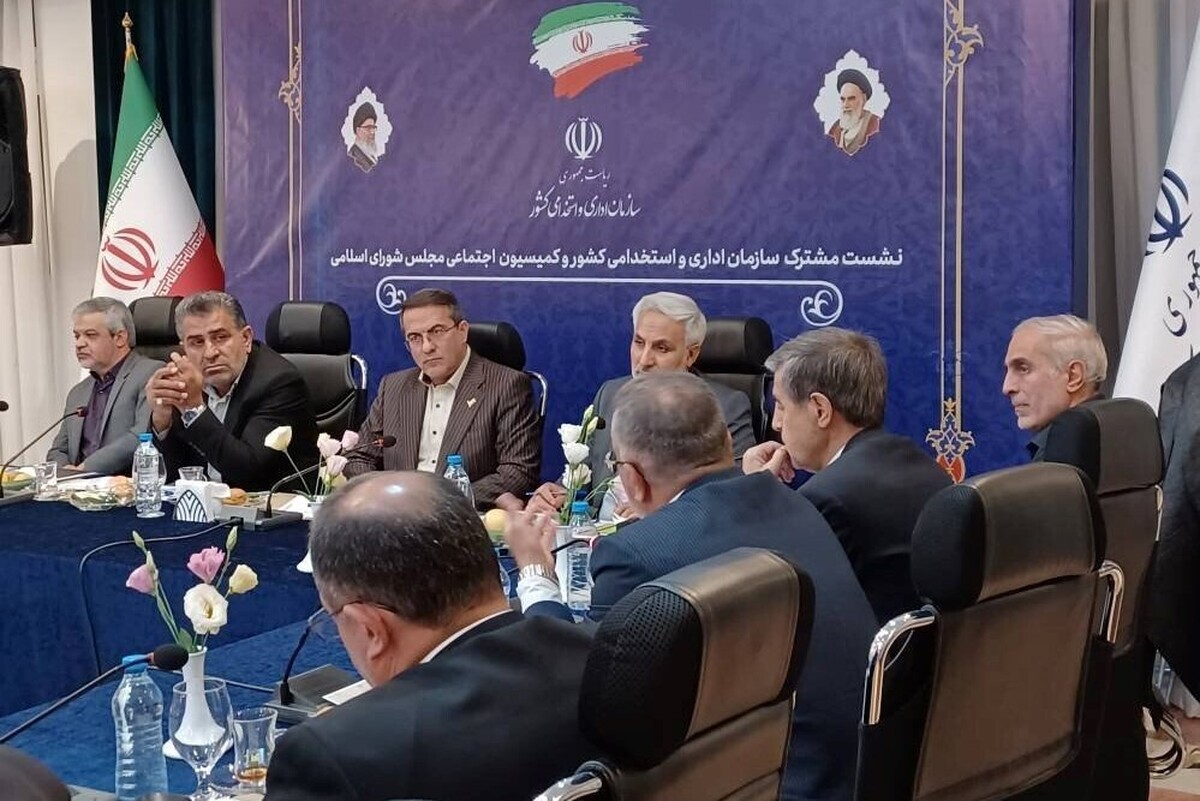 سخنگوی کمیسیون اجتماعی مجلس از طرح و پیگیری اهم مسائل مربوط به بخش اداری و استخدامی کشور از سوی نمایندگان این کمیسیون در دومین نشست مشترک با رئیس سازمان اداری و استخدامی کشور خبر داد.