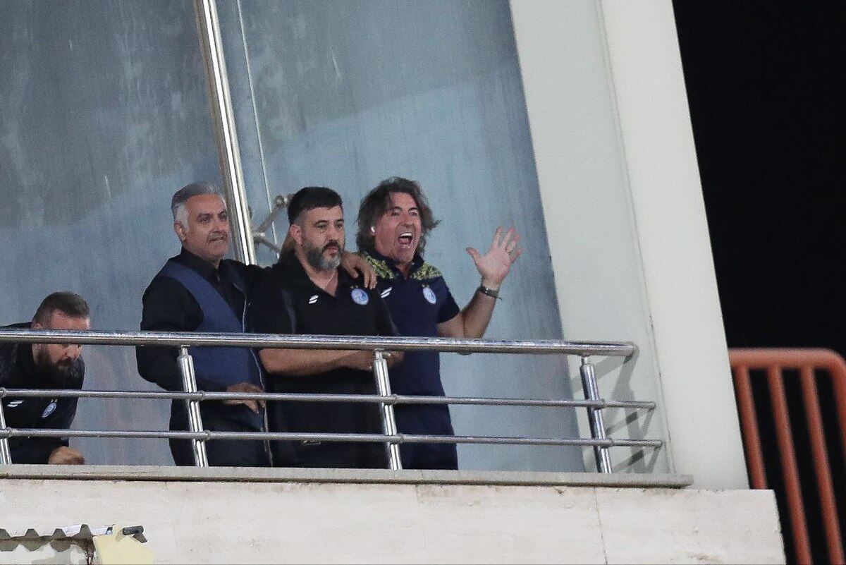 ساپینتو که از ابتدای فصل به دلیل محرومیت موفق به حضور کنار نیمکت تیمش در حضور هواداران استقلال نشده فردا شب در ورزشگاه شهدای شهر قدس به این طلسم پایان خواهد داد.