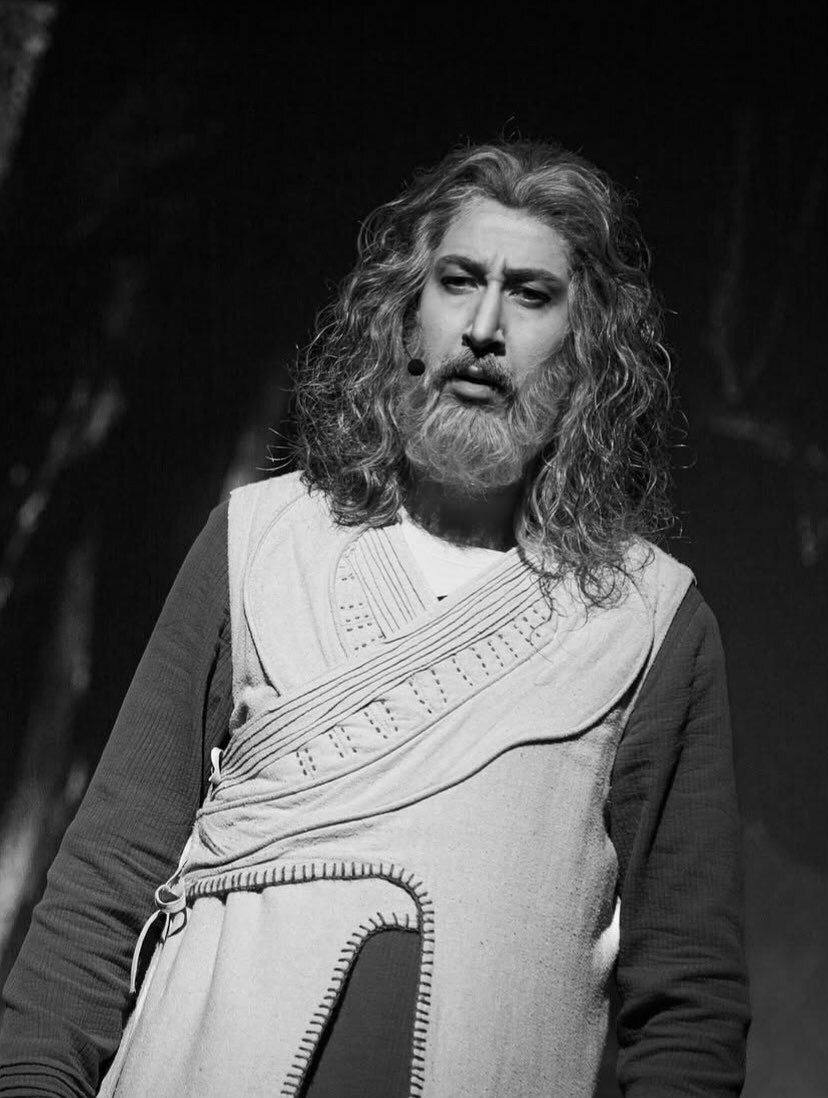 گریم متفاوت بهرام افشاری در نمایش «سی‌صد» در تورنتو  + عکس