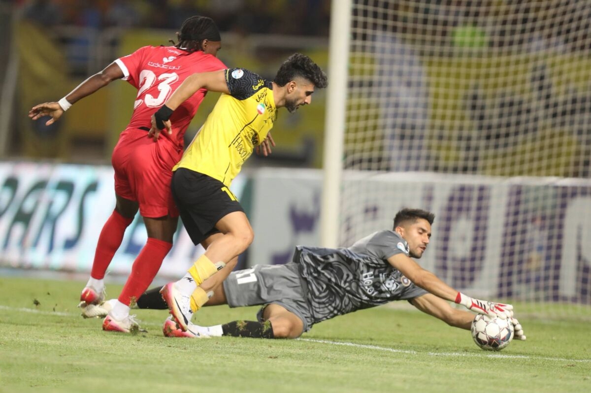 گلر ملی پوی سپاهان کار سختی برای بازگشت به ترکیب اصلی این تیم دارد.