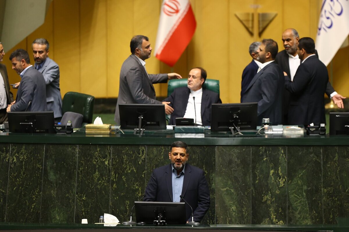 نماینده مردم مشهد و کلات در مجلس شورای اسلامی در نطق میان دستور خود با انتقاد از عملکرد شورای عالی انقلاب فرهنگی، گفت:  این شورا به جای پرداختن به مسئله مهم جامعه به مسئله تاثیر قطعی معدل در کنکور سن داوطلبان دانشگاه فرهنگیان و موارد مشابه ورود کرده و با تصمیمات بعضاً نادرست و ناکارآمد فضای روانی جامعه و دانش آموزان عزیز را به مخاطره انداخته است.