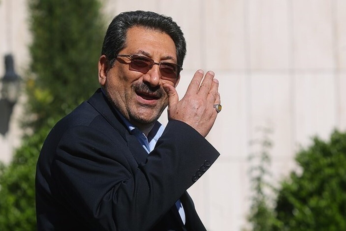 وزیر صنعت، معدن و تجارت، توسعه همکاری با همسایگان و کشور‌های منطقه را سیاست اصولی و محور اساسی دیپلماسی اقتصادی جمهوری اسلامی ایران عنوان کرد و گفت: حضور فعال در نشست‌های اتحادیه اقتصادی اورآسیا بیانگر جایگاه مهم کشور‌های عضو اتحادیه اقتصادی اورآسیا در دیپلماسی اقتصادی و سیاست خارجی جمهوری اسلامی ایران و حاکی از اهتمام ما در توسعه همکاری‌های فیمابین است.