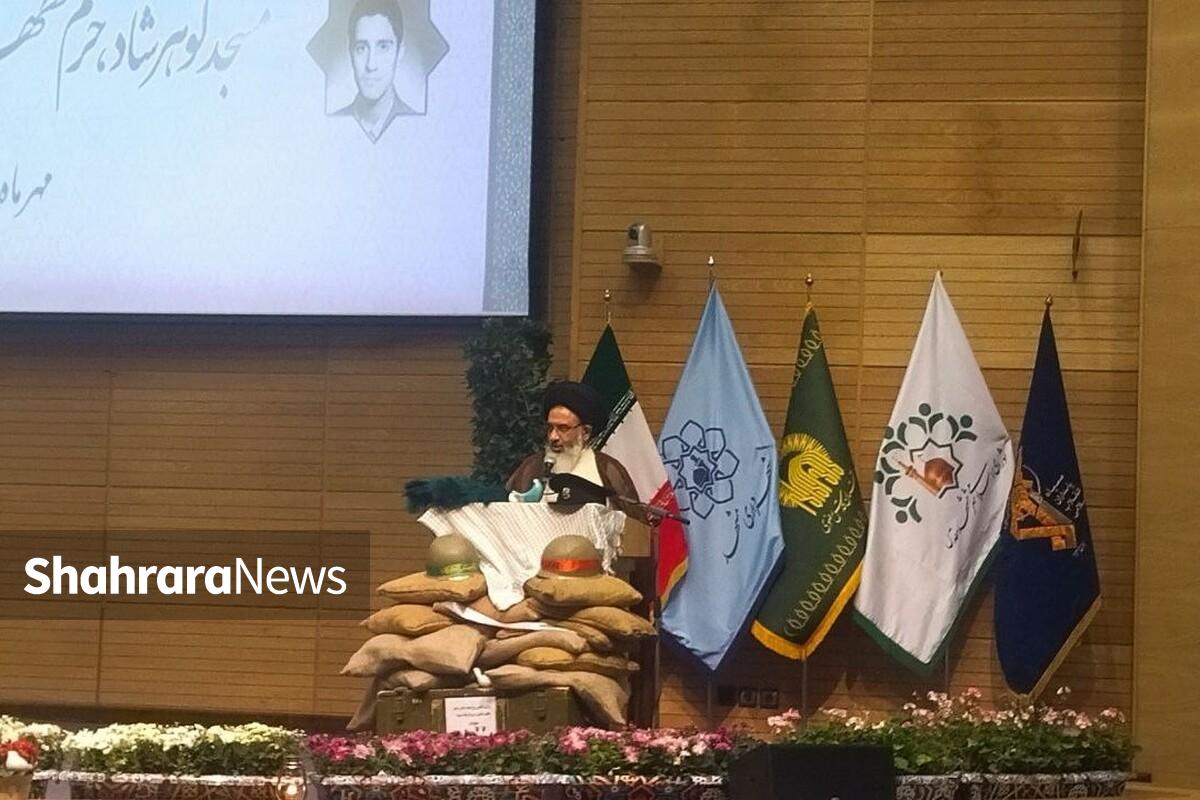 نماینده سابق مقام معظم رهبری در سوریه با تأکید بر اینکه شهدا زنده‌اند و جامعه باید با آنان زندگی کند، سه تکلیف اساسی جامعه در برابر شهدا و خانواده‌های آنان را تشریح کرد.