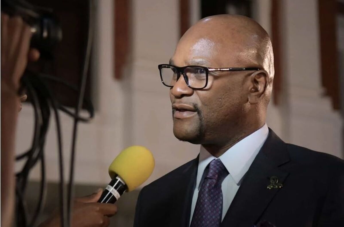 در شرایطی که شکایت آفریقای جنوبی از رژیم صهیونیستی به خاطر نسل‌کشی در دیوان بین‌المللی دادگستری همچنان مفتوح است، سفیر این کشور در پاریس از طبقه بیست‌ودوم هتلی در این شهر به پایین پرتاب شد.