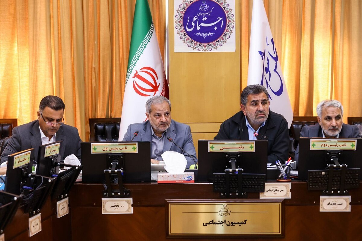 وزیر آموزش و پرورش و رئیس کمیسیون اجتماعی مجلس در حاشیه نشست این کمیسیون به منظور طرح سوال از وزیر و بررسی طرح تحقیق و تفحص جمعی از «نحوه برگزاری آزمون استخدامی مشاغل کیفیت‌بخشی آموزش و پرورش سال ۱۴۰۳»، به تشریح جزئیات و نتایج این جلسه پرداختند.